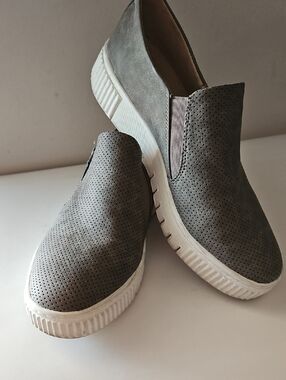 SOUL BY NATURALIZER TURNER SLIP ON SNEAKERS SZ 8.5